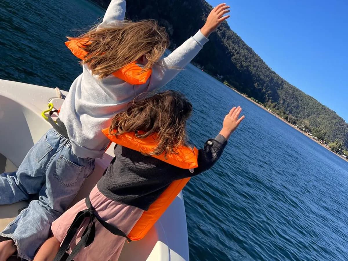 Passeios e pesca de lancha