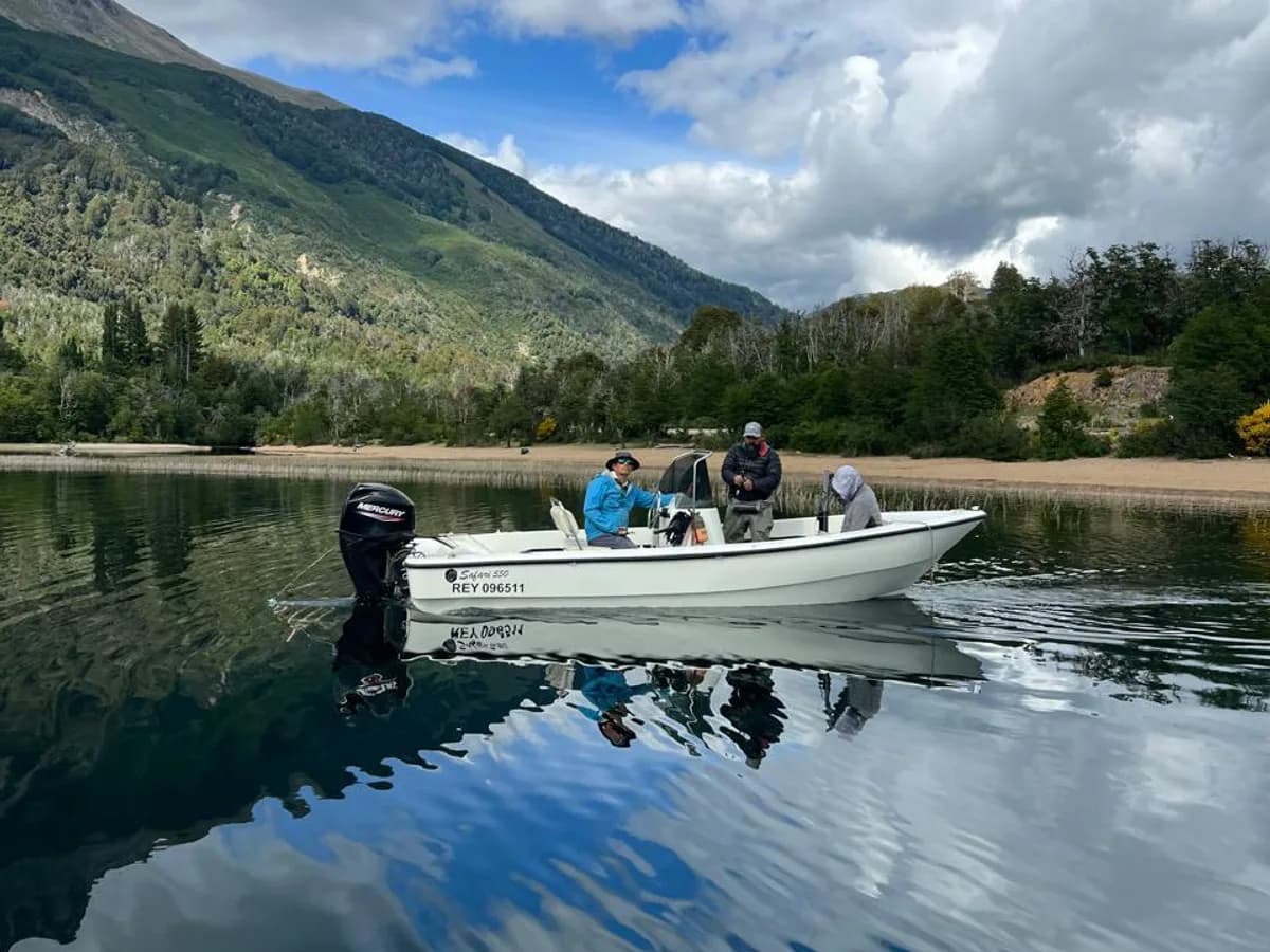 Passeios e pesca de lancha