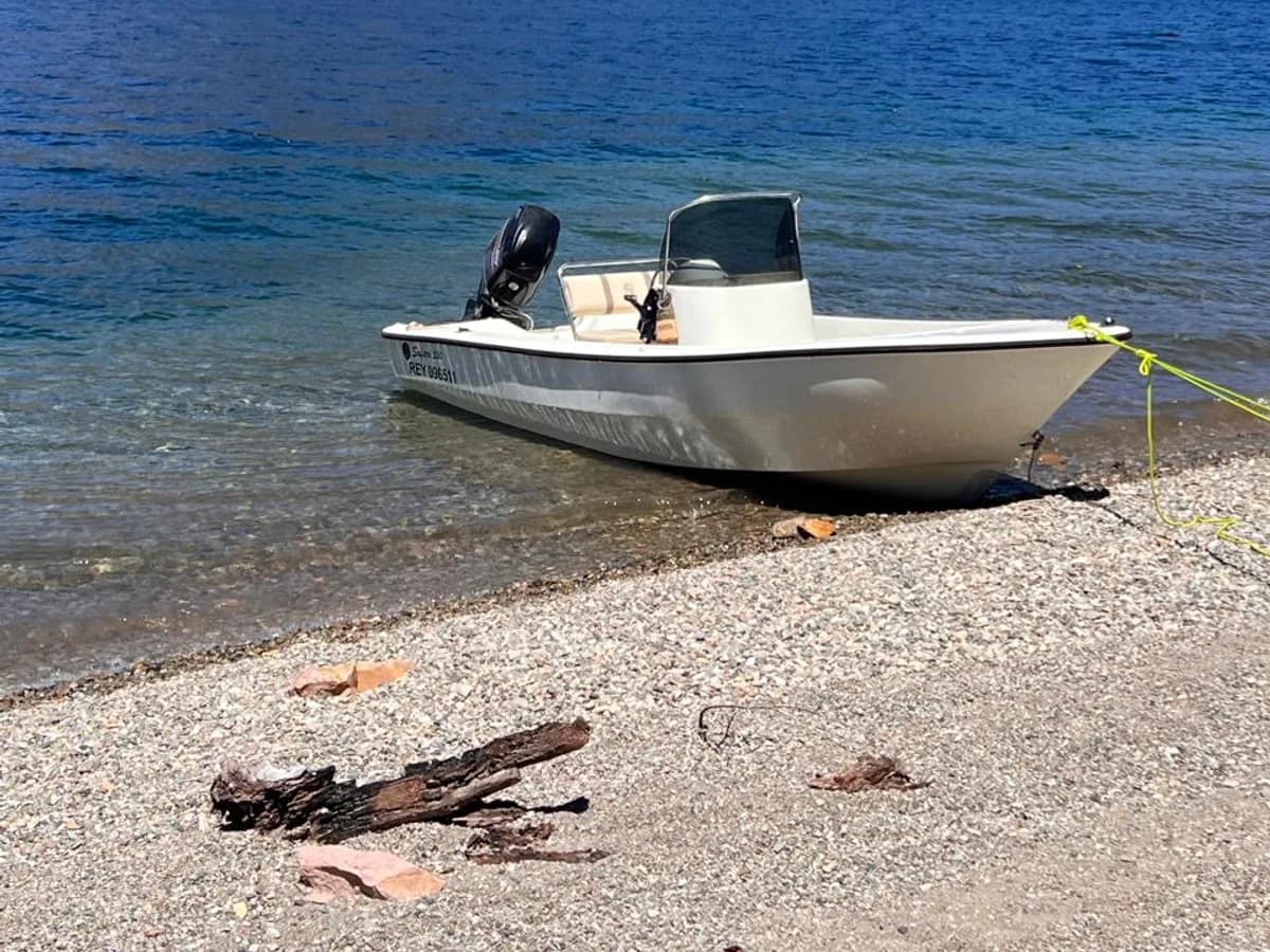 Passeios e pesca de lancha