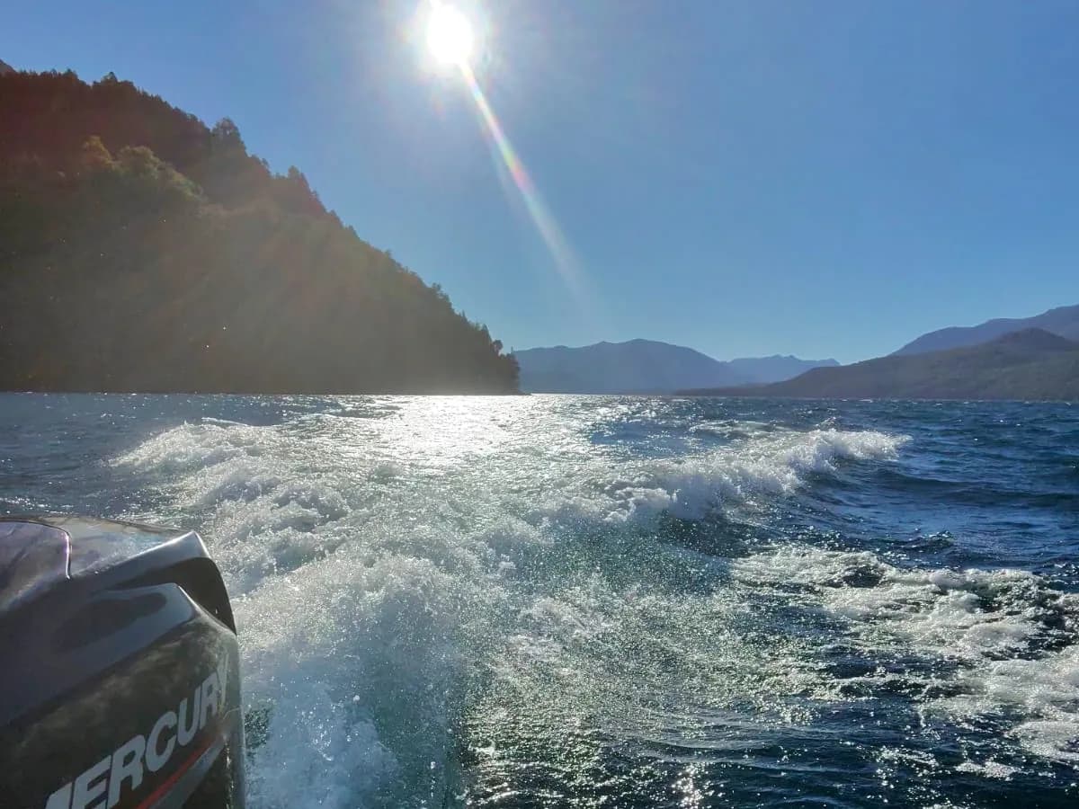 Passeios e pesca de lancha