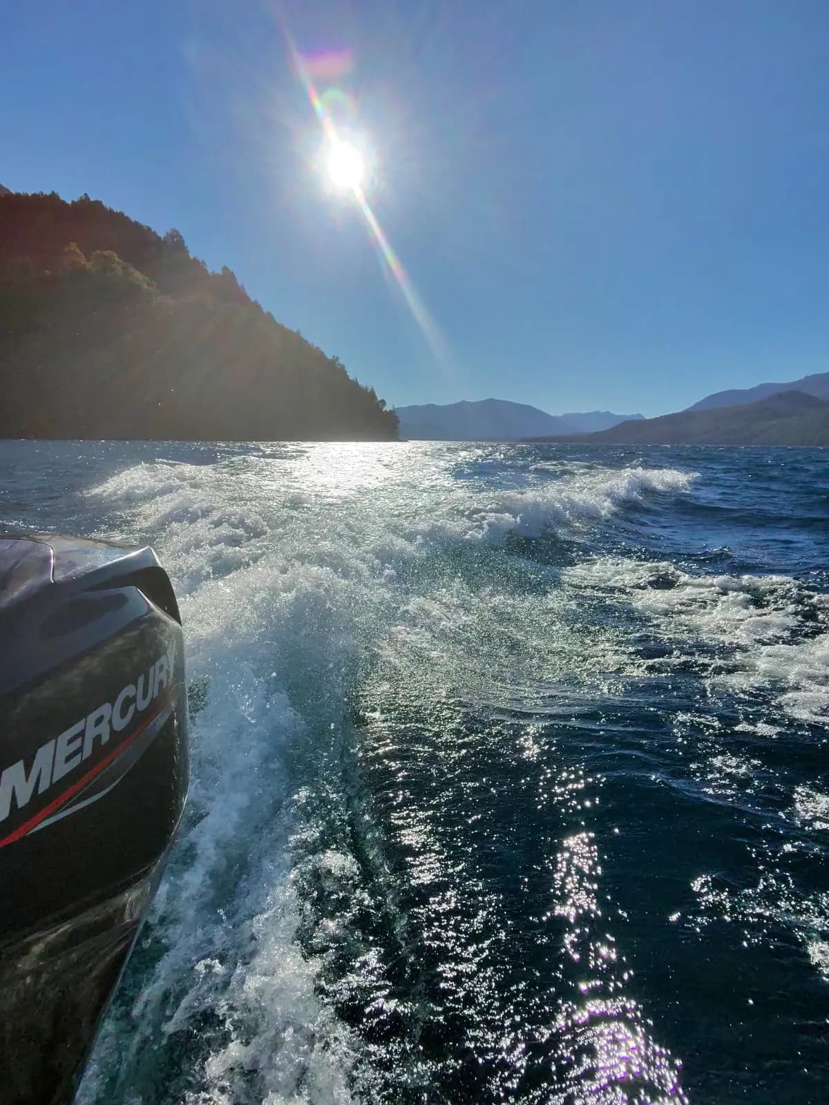 Passeios e pesca de lancha
