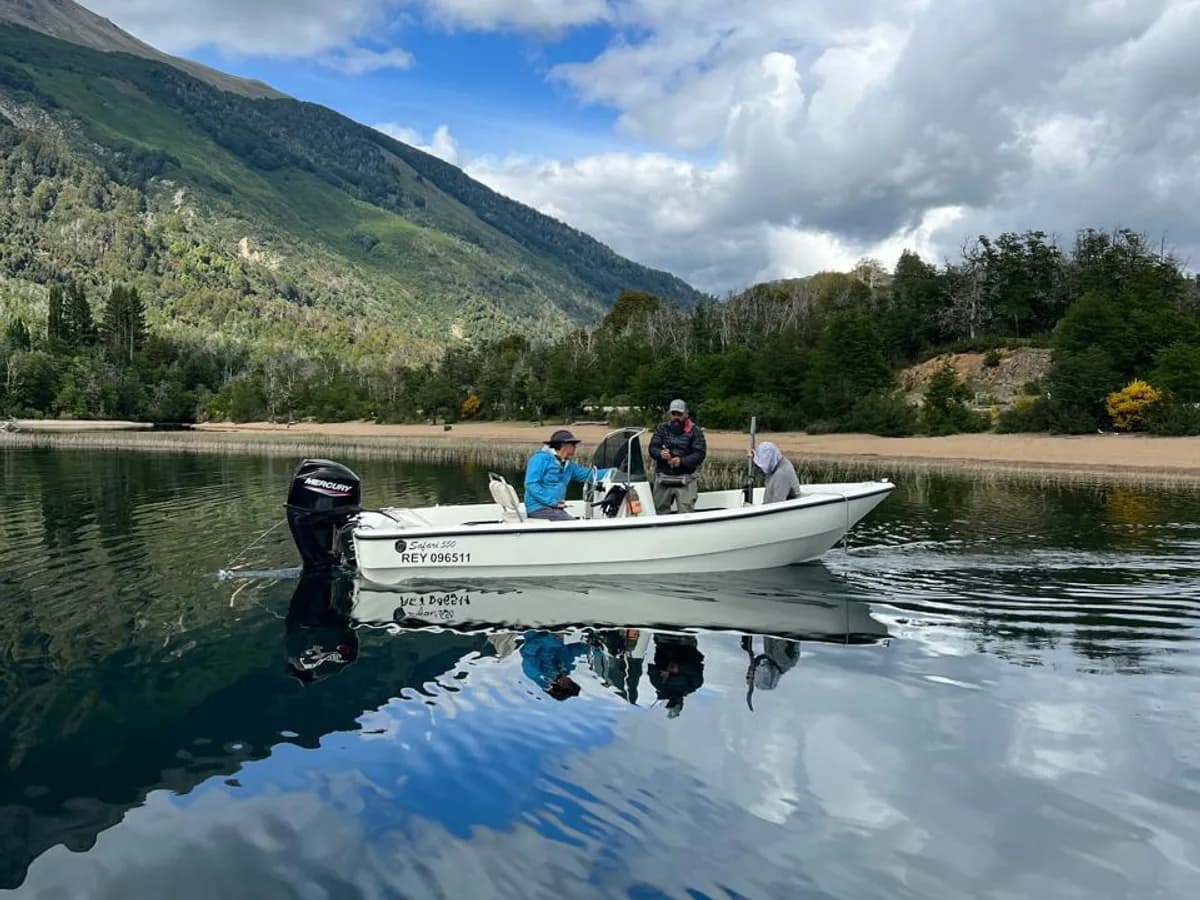 Passeios e pesca de lancha